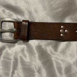 Ladies brown and silver leather belt size large  1 1/2 width